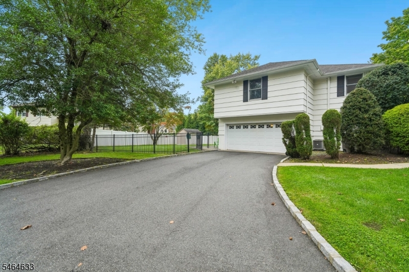 91 Ridge Drive Livingston NJ 07039