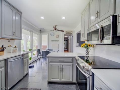 18 Old Traveled Way Roxbury NJ 07852