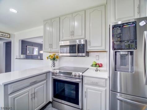 18 Old Traveled Way Roxbury NJ 07852