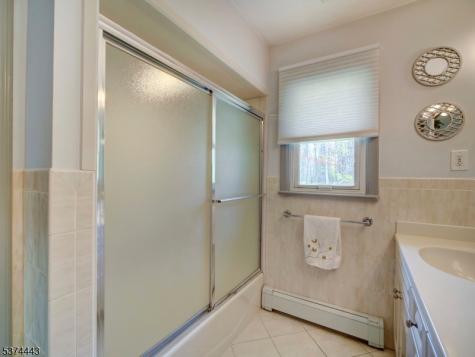 18 Old Traveled Way Roxbury NJ 07852