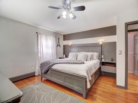 18 Old Traveled Way Roxbury NJ 07852