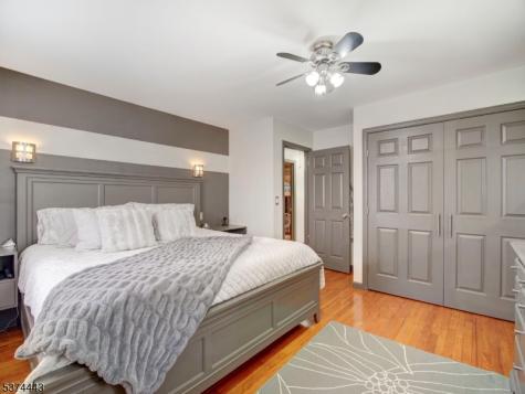 18 Old Traveled Way Roxbury NJ 07852