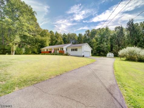 18 Old Traveled Way Roxbury NJ 07852