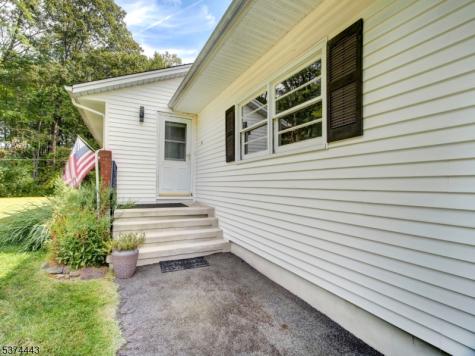 18 Old Traveled Way Roxbury NJ 07852