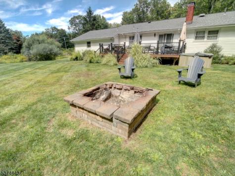 18 Old Traveled Way Roxbury NJ 07852