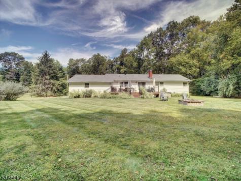 18 Old Traveled Way Roxbury NJ 07852