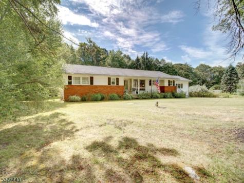 18 Old Traveled Way Roxbury NJ 07852