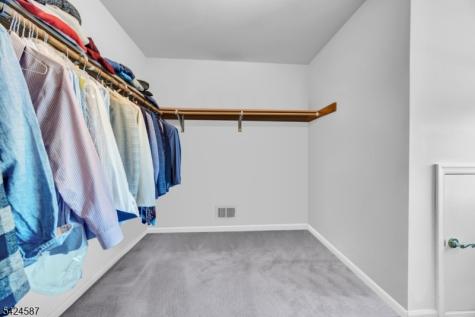1 Berkshire Court Clinton NJ 08833