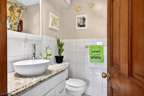 4 Jeanette Street Carteret NJ 07008