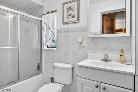 4 Jeanette Street Carteret NJ 07008