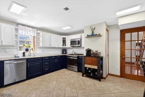 4 Jeanette Street Carteret NJ 07008
