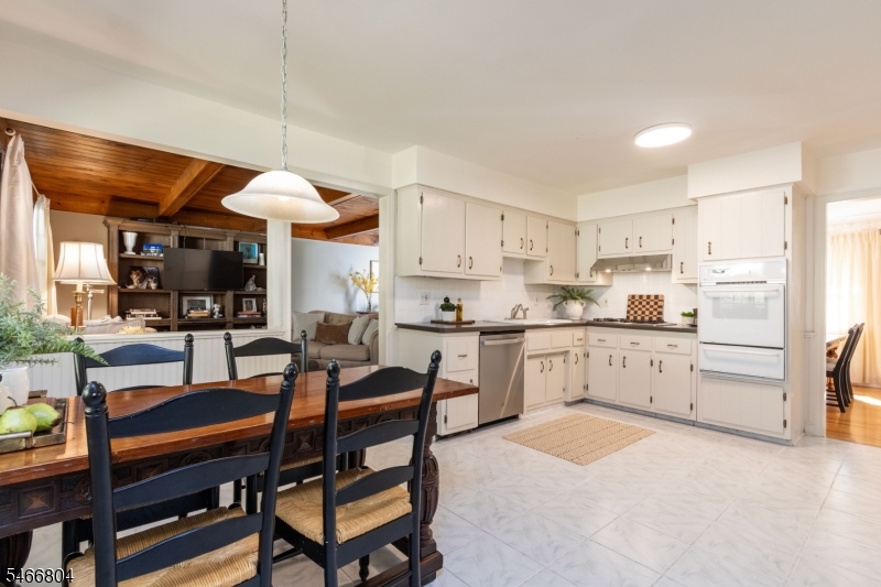8 Prescott Circle Clinton NJ 08833