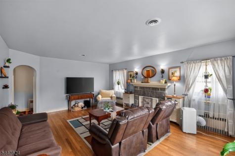 633 Palmer Avenue Maywood NJ 07607