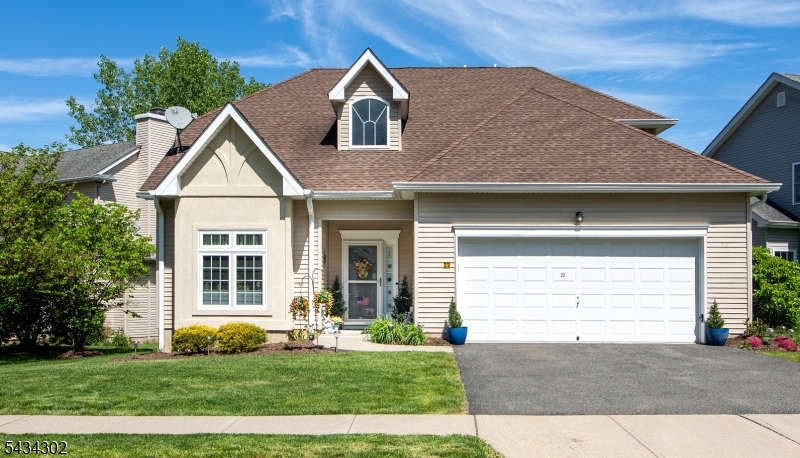 22 Bluffs Court Hamburg NJ 07419