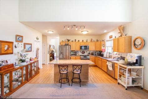 22 Bluffs Court Hamburg NJ 07419