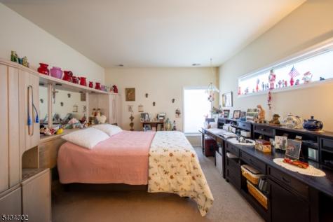 22 Bluffs Court Hamburg NJ 07419