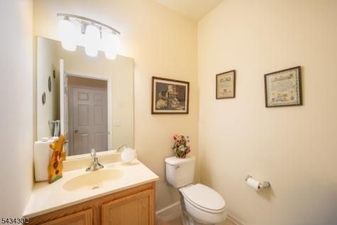 22 Bluffs Court Hamburg NJ 07419