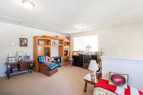 22 Bluffs Court Hamburg NJ 07419