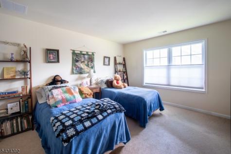 22 Bluffs Court Hamburg NJ 07419