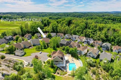 22 Bluffs Court Hamburg NJ 07419