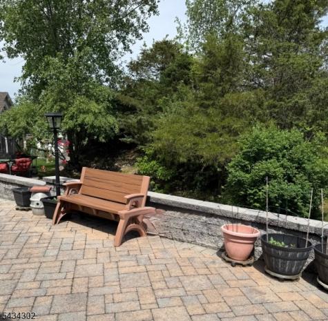 22 Bluffs Court Hamburg NJ 07419