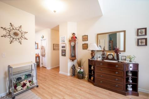 22 Bluffs Court Hamburg NJ 07419