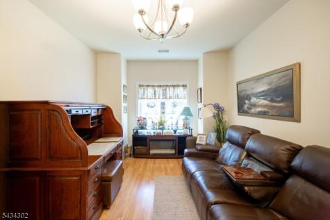22 Bluffs Court Hamburg NJ 07419
