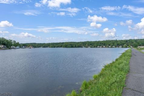 31 Monhegan Avenue Wayne NJ 07470