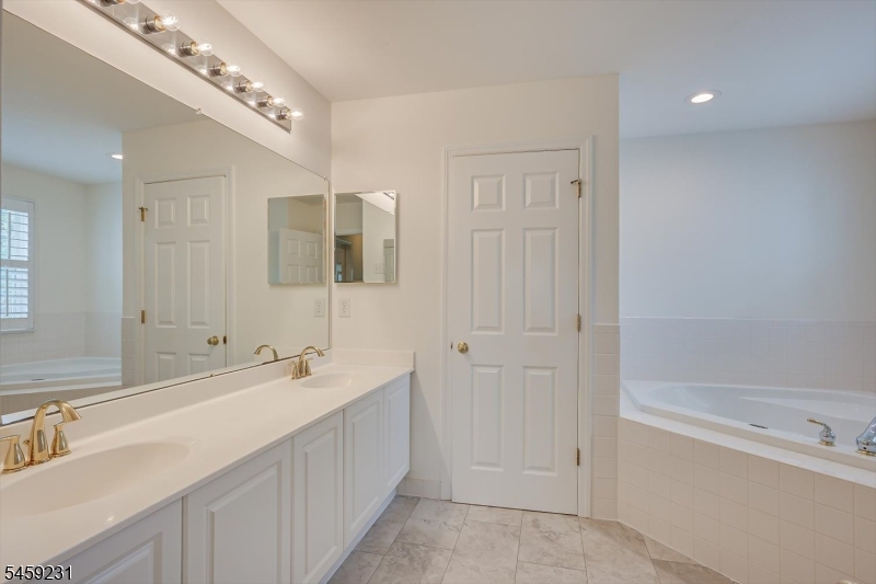 4 Avery Court Bridgewater NJ 08807