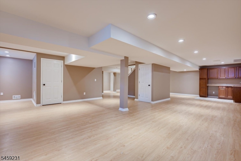 4 Avery Court Bridgewater NJ 08807