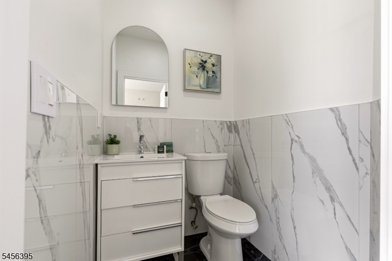 8 Somerset Street Carteret NJ 07008