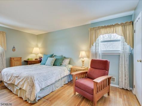 38 Karen Place Edison NJ 08817