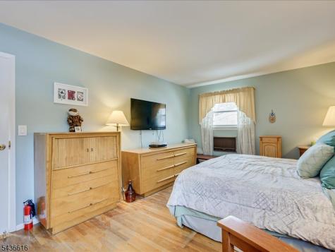 38 Karen Place Edison NJ 08817