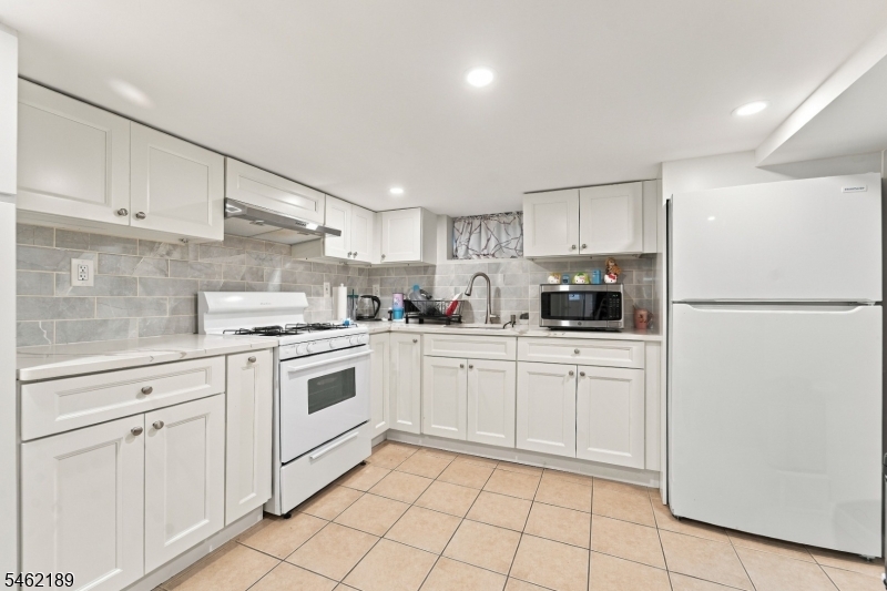 69 Avenue C Lodi NJ 07644