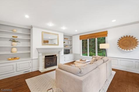 7 Red Oak Row Chester NJ 07930