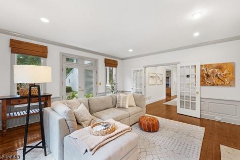 7 Red Oak Row Chester NJ 07930