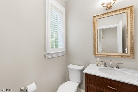 7 Red Oak Row Chester NJ 07930