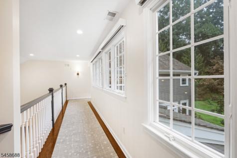 7 Red Oak Row Chester NJ 07930