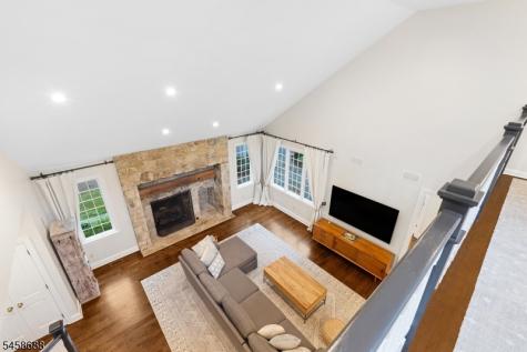 7 Red Oak Row Chester NJ 07930