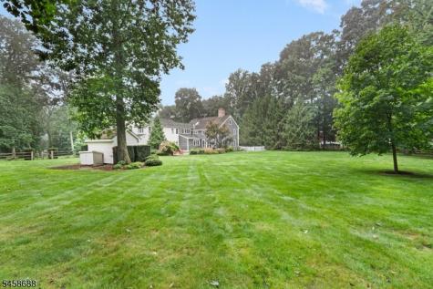 7 Red Oak Row Chester NJ 07930