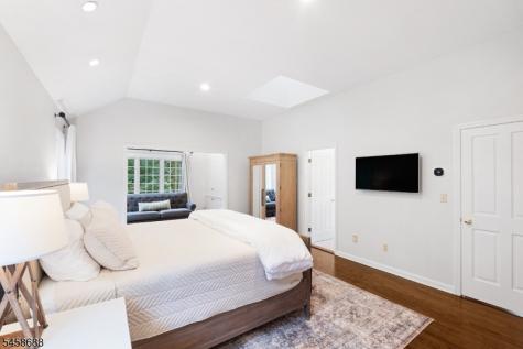 7 Red Oak Row Chester NJ 07930