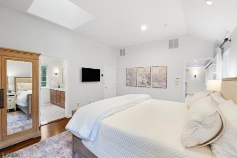 7 Red Oak Row Chester NJ 07930