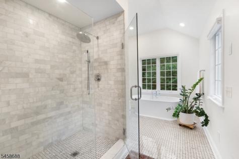 7 Red Oak Row Chester NJ 07930