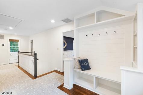 7 Red Oak Row Chester NJ 07930