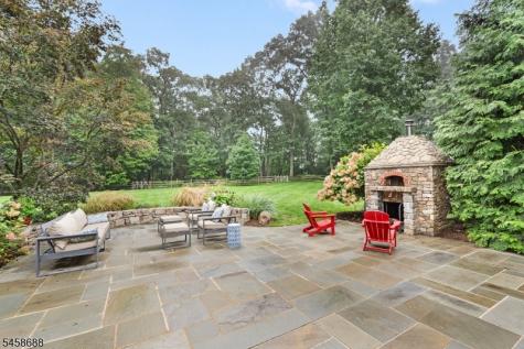7 Red Oak Row Chester NJ 07930