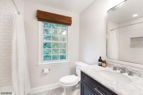 7 Red Oak Row Chester NJ 07930