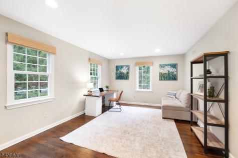 7 Red Oak Row Chester NJ 07930