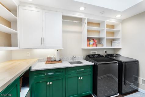 7 Red Oak Row Chester NJ 07930
