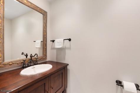 7 Red Oak Row Chester NJ 07930