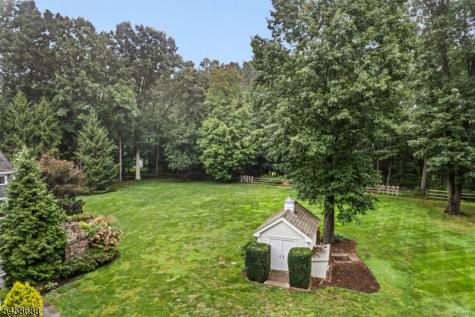 7 Red Oak Row Chester NJ 07930
